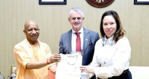 मुख्यमंत्री योगी से कनाडा के उच्चायुक्त की मुलाकात, यूपी में निवेश व टेक्नोलॉजी सहयोग पर जोर