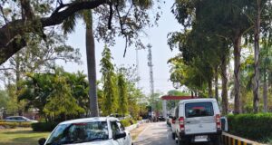 कलेक्टर जनदर्शन में समस्या दूर करने बैठे अधिकारियों की बेतरतीब वाहन पार्किंग से यातायात बाधित… बढ़ी परेशानी…क्या नियम-कानून केवल जनता के लिए…?