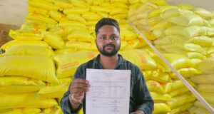 खरीफ सीजन में किसानों को समय पर मिल रही खाद, सखौली के किसान कमलेश ने जताया संतोष