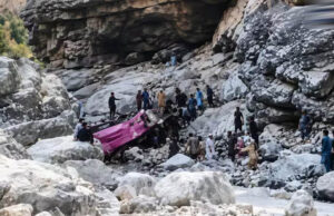 पाकिस्तान में बड़ा सड़क हादसा, खाई में गिरी ओवरलोडेड बस; 40 लोगों की मौत