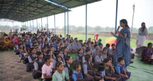 सोशल मीडिया की गुहार पर गांव पहुंची बाल चौपाल, बच्चों को मिले अधिकारों के सबक