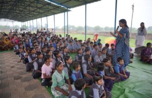 सोशल मीडिया की गुहार पर गांव पहुंची बाल चौपाल, बच्चों को मिले अधिकारों के सबक
