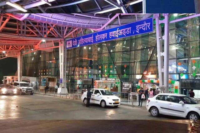 Devi_Ahilya_International_Airport0_3.jpg