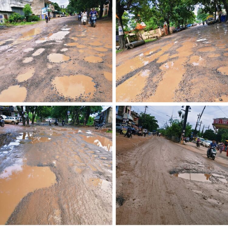 स्कूली बच्चों और राहगीरों की जान खतरे में...​2 किलोमीटर सड़क और हज़ारों गड्ढे...मुंगेली-पंडरिया मार्ग से गुज़रना यानी मौत को दावत...
