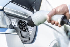 EV Charging Alert: भारत के 45% घर इलेक्ट्रिक कार चार्जिंग के लिए अनफिट, लापरवाही से लग सकती है आग