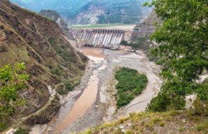 सिंधु जल संधि पर भारत के फैसले से पाकिस्तान में बढ़ी बेचैनी, मंत्री बोले- पानी को हथियार बना सकता है भारत