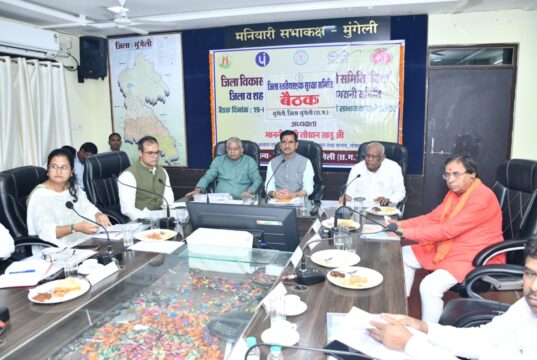 सड़क सुरक्षा समिति की बैठक आयोजित में केंद्रीय राज्यमंत्री तोखन साहू ने तखतपुर-बरेला मार्ग के शीघ्र मरम्मत के दिए निर्देश…