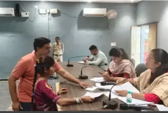 जब सिस्टम हुआ सुस्त…तो आम आदमी ने संभाली कमान…जनहित मुद्दों को लेकर देवेश ने दिया कलेक्टर को जनदर्शन में आवेदन…