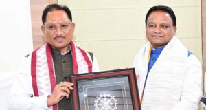 रायपुर : मुख्यमंत्री विष्णु देव साय ने ओडिशा के मुख्यमंत्री मोहन चरण माझी से की सौजन्य भेंट