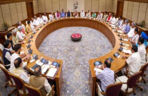 Modi Cabinet Reshuffle: मोदी कैबिनेट में बड़े फेरबदल की चर्चा तेज, वैष्णव का प्रमोशन और गडकरी के विभाग में बदलाव की अटकलें